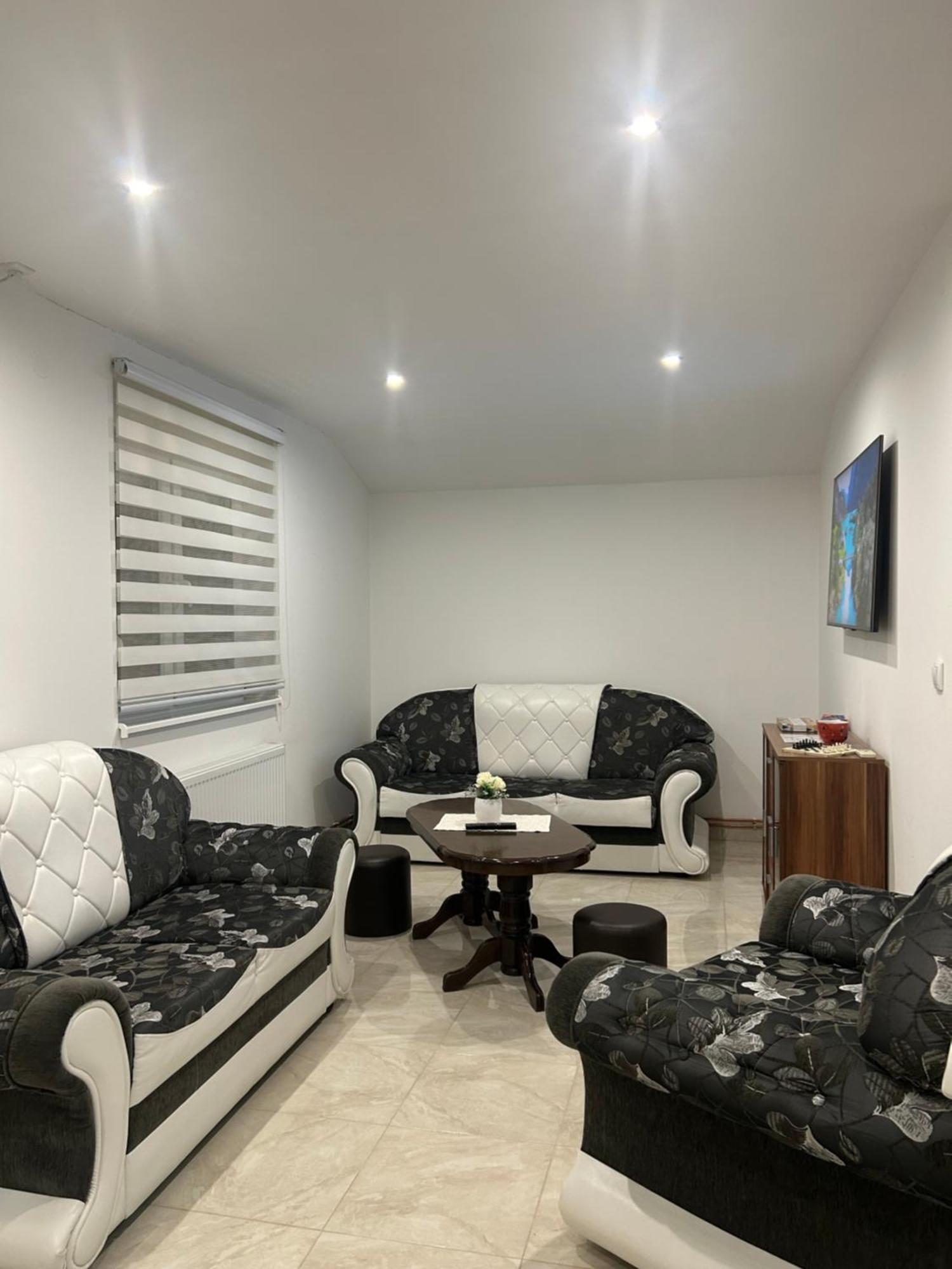 Apartman Diamond Lux Surcin ภายนอก รูปภาพ