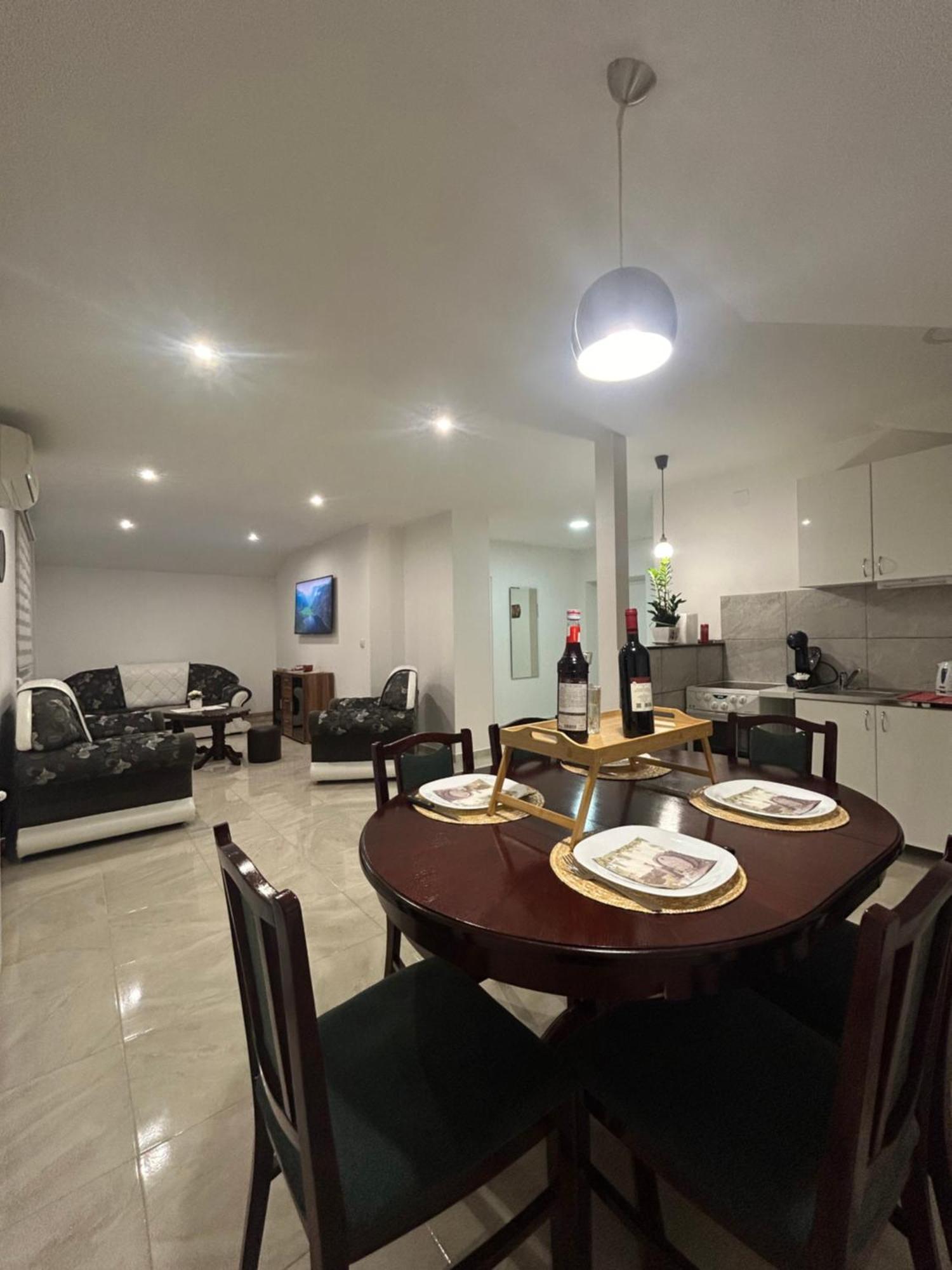Apartman Diamond Lux Surcin ภายนอก รูปภาพ