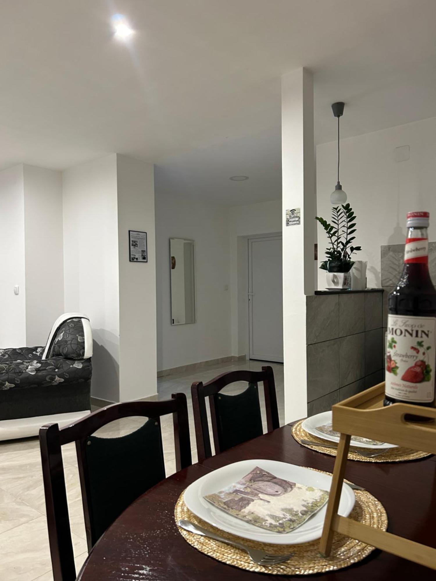 Apartman Diamond Lux Surcin ภายนอก รูปภาพ